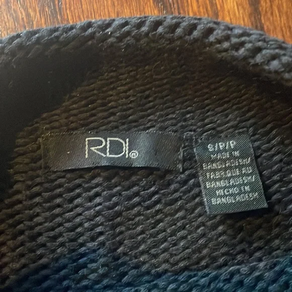 RDI sweater size small - Picture 3 of 5